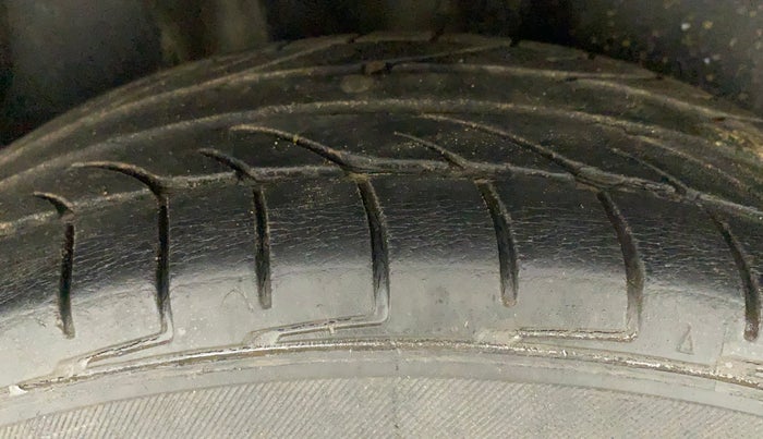 2011 Volkswagen Polo COMFORTLINE 1.2L PETROL, Petrol, Manual, 74,232 km, Right Rear Tyre Tread