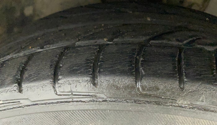 2011 Volkswagen Polo COMFORTLINE 1.2L PETROL, Petrol, Manual, 74,232 km, Left Front Tyre Tread