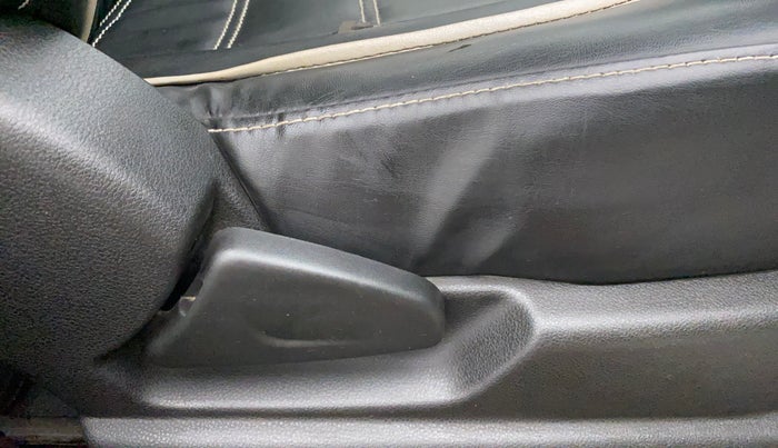 2021 Renault Kwid RXT 1.0 AMT (O), Petrol, Automatic, 22,171 km, Driver Side Adjustment Panel