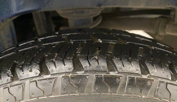 2015 Maruti Alto 800 LXI, Petrol, Manual, 22,953 km, Left Rear Tyre Tread