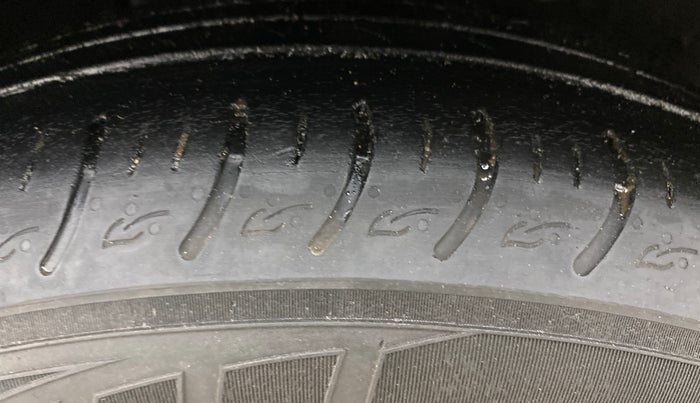 2022 KIA CARENS LUXURY PLUS 1.5 DIESEL AT 7 STR, Diesel, Automatic, 94,740 km, Left Front Tyre Tread