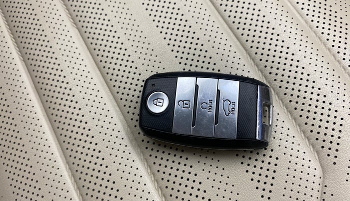 2022 KIA CARENS LUXURY PLUS 1.5 DIESEL AT 7 STR, Diesel, Automatic, 94,740 km, Key Close Up