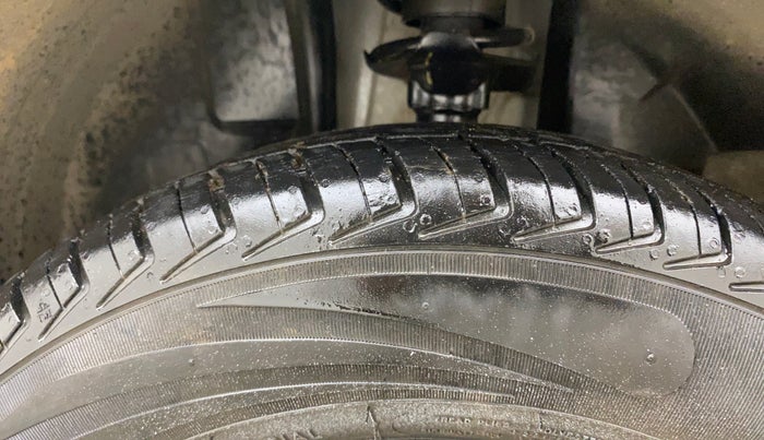 2019 Renault Kwid RXT 1.0 AMT (O), Petrol, Automatic, 25,299 km, Left Front Tyre Tread