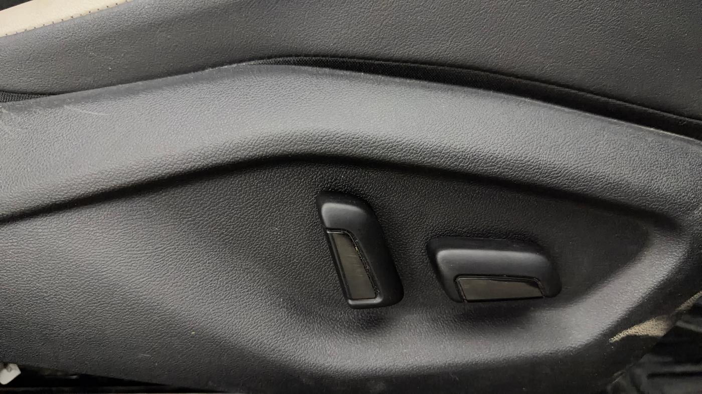 2024 Volkswagen TAIGUN  GT PLUS 1.5 TSI MT, Petrol, Manual, 49,745 km, Driver Side Adjustment Panel