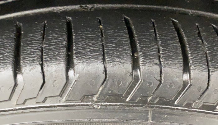 2021 Tata PUNCH ADVENTURE MT, Petrol, Manual, 31,302 km, Right Front Tyre Tread