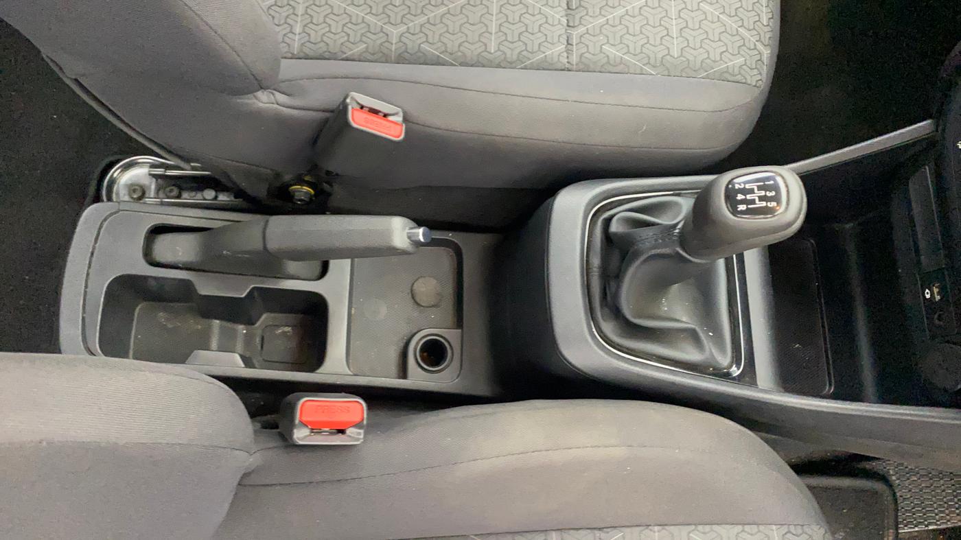 2021 Tata PUNCH ADVENTURE MT, Petrol, Manual, 31,302 km, Gear Lever