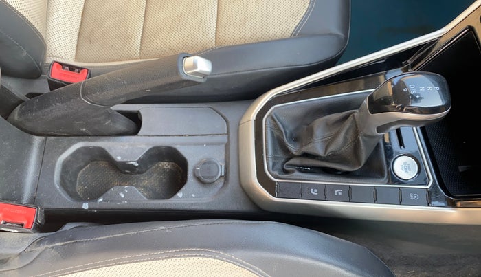 2022 Volkswagen VIRTUS TOPLINE TSI 1.0 AT, Petrol, Automatic, 67,723 km, Gear Lever