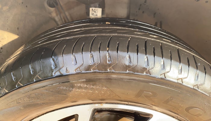 2022 Volkswagen VIRTUS TOPLINE TSI 1.0 AT, Petrol, Automatic, 67,723 km, Right Front Tyre Tread