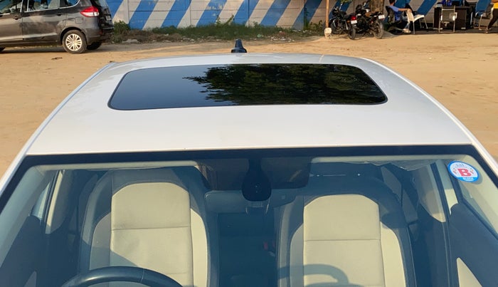 2022 Volkswagen VIRTUS TOPLINE TSI 1.0 AT, Petrol, Automatic, 67,723 km, Moonroof/ Sunroof