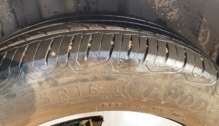 2022 Volkswagen VIRTUS TOPLINE TSI 1.0 AT, Petrol, Automatic, 67,723 km, Right Rear Tyre Tread