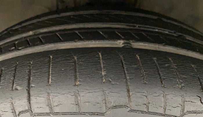 2012 Hyundai i20 ASTA 1.2, Petrol, Manual, 1,13,333 km, Left Front Tyre Tread