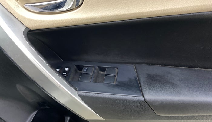 2016 Toyota Corolla Altis VL CVT PETROL, Petrol, Automatic, 67,969 km, Driver Side Door Panels Control