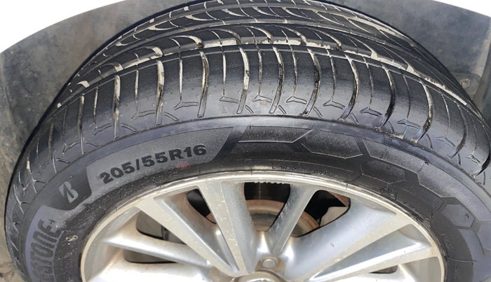 2016 Toyota Corolla Altis VL CVT PETROL, Petrol, Automatic, 67,969 km, Right Front Tyre Tread