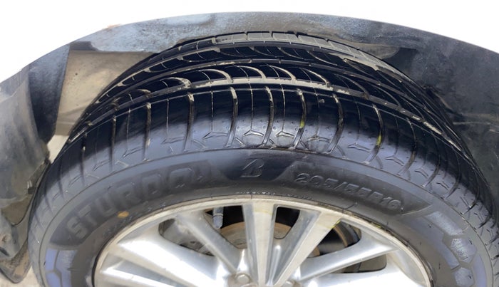 2016 Toyota Corolla Altis VL CVT PETROL, Petrol, Automatic, 67,969 km, Right Rear Tyre Tread