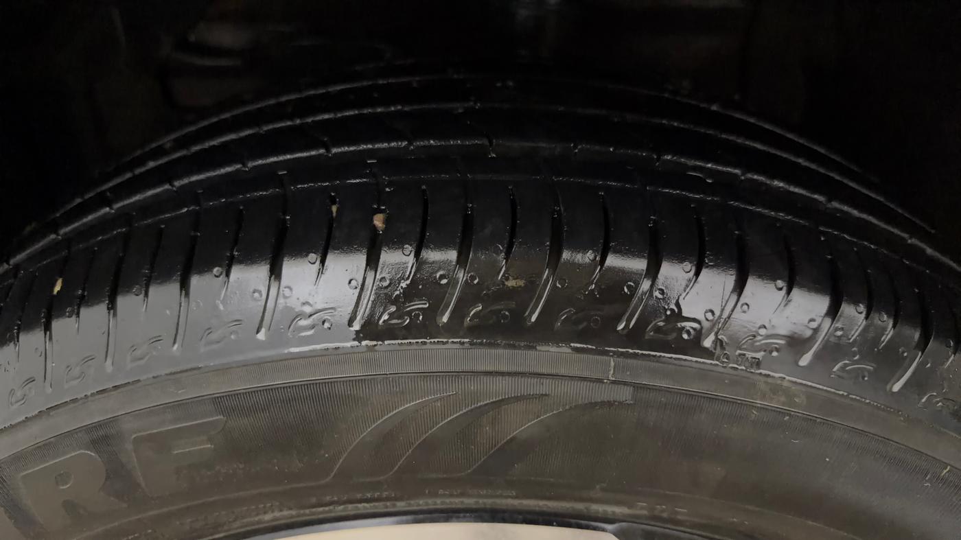 2024 Maruti BREZZA ZXI + SMART HYBRID, CNG, Manual, 22,330 km, Left Front Tyre Tread