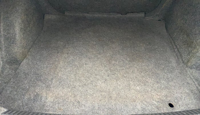 2015 Volkswagen Vento HIGHLINE 1.5 AT, Diesel, Automatic, 51,306 km, Boot Inside