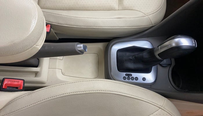 2015 Volkswagen Vento HIGHLINE 1.5 AT, Diesel, Automatic, 51,306 km, Gear Lever