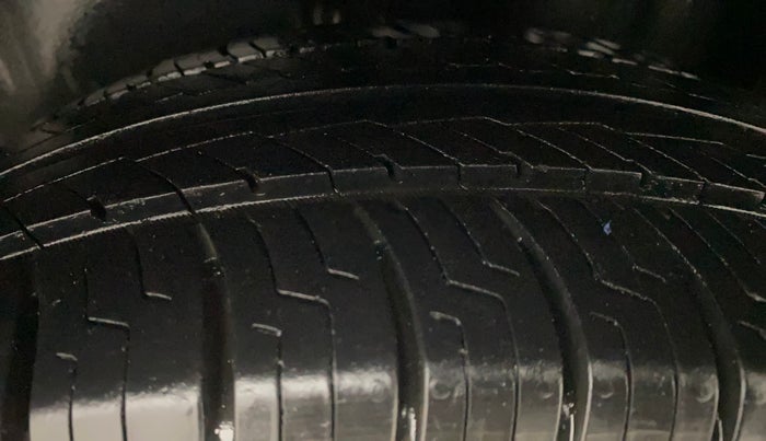 2015 Volkswagen Vento HIGHLINE 1.5 AT, Diesel, Automatic, 51,306 km, Left Rear Tyre Tread