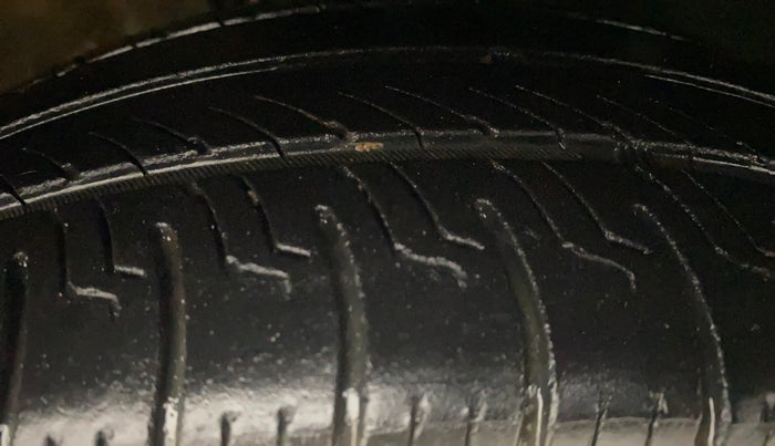 2015 Volkswagen Vento HIGHLINE 1.5 AT, Diesel, Automatic, 51,306 km, Right Front Tyre Tread