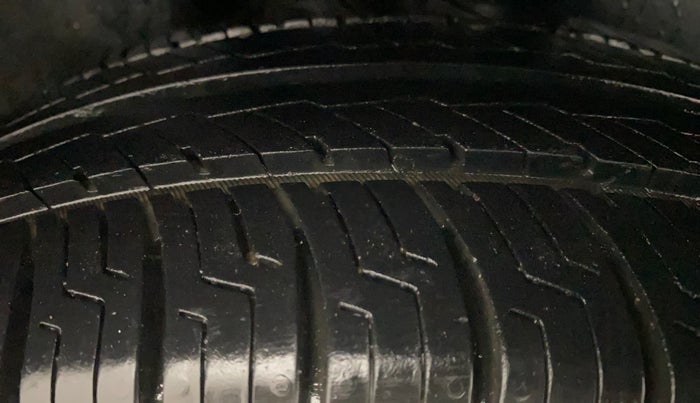 2015 Volkswagen Vento HIGHLINE 1.5 AT, Diesel, Automatic, 51,306 km, Right Rear Tyre Tread