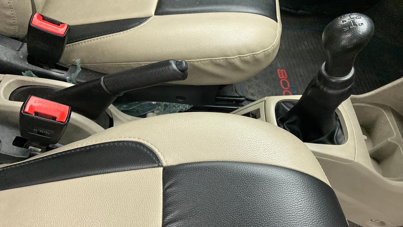 2019 Maruti Alto VXI, Petrol, Manual, 32,607 km, Gear Lever