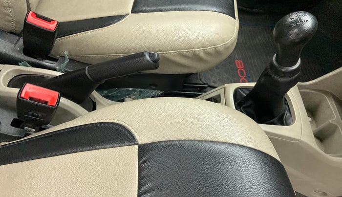 2019 Maruti Alto VXI, Petrol, Manual, 32,607 km, Gear Lever