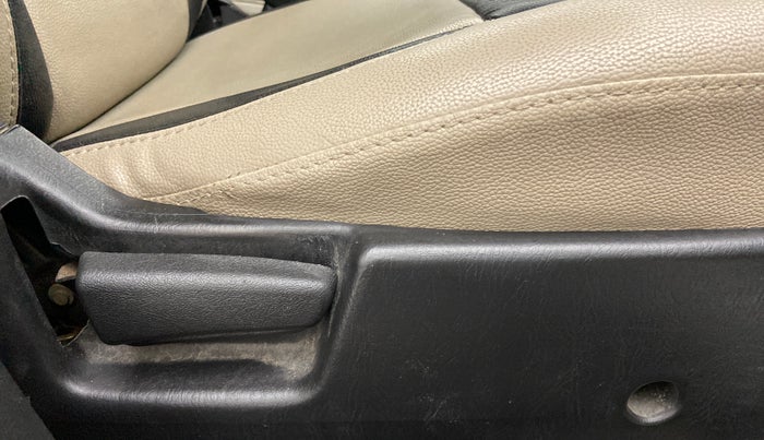 2019 Maruti Alto VXI, Petrol, Manual, 32,607 km, Driver Side Adjustment Panel
