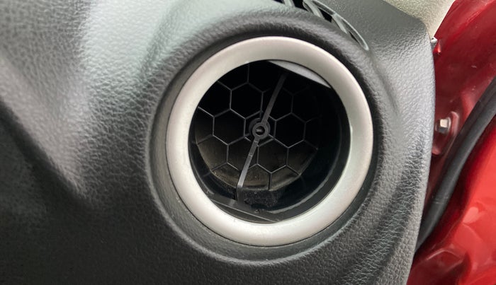 2019 Maruti Alto VXI, Petrol, Manual, 32,607 km, AC Unit - Front vent has minor damage