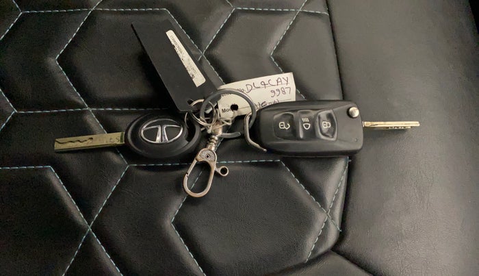 2019 Tata NEXON XM PETROL, Petrol, Manual, 60,083 km, Key Close Up