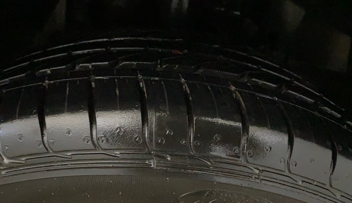 2019 Tata NEXON XM PETROL, Petrol, Manual, 60,083 km, Right Front Tyre Tread