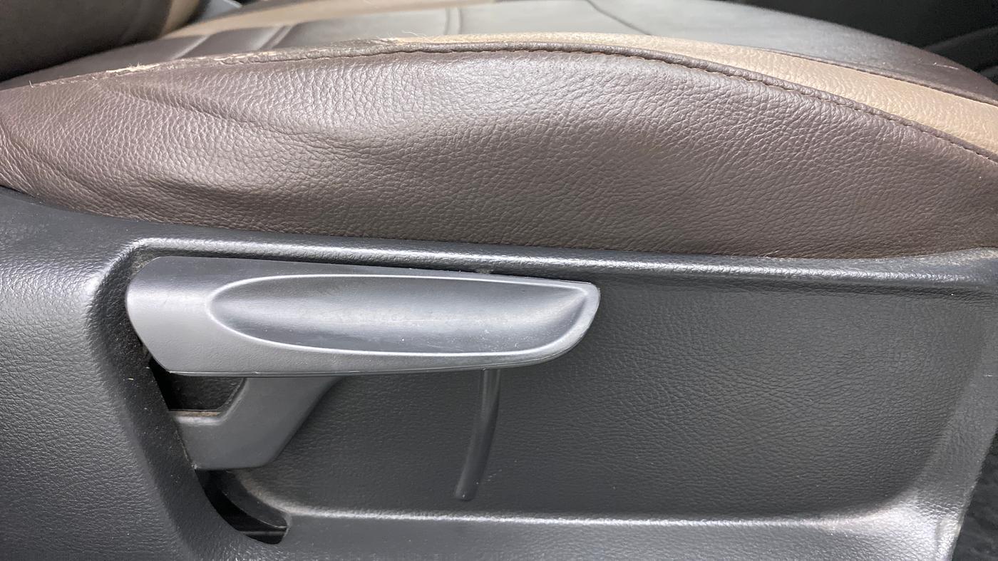 2019 Volkswagen Ameo COMFORTLINE 1.0L, Petrol, Manual, 47,631 km, Driver Side Adjustment Panel