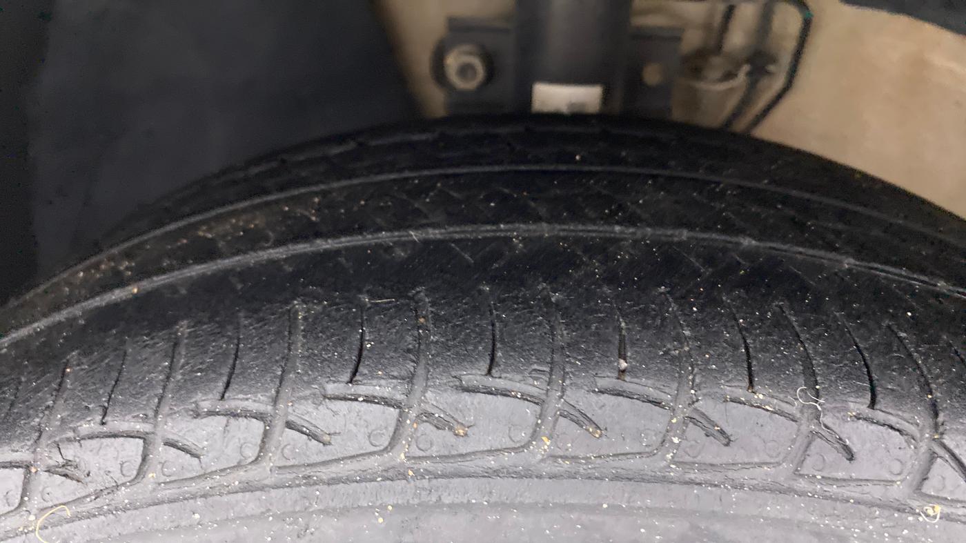 2019 Volkswagen Ameo COMFORTLINE 1.0L, Petrol, Manual, 47,631 km, Left Front Tyre Tread