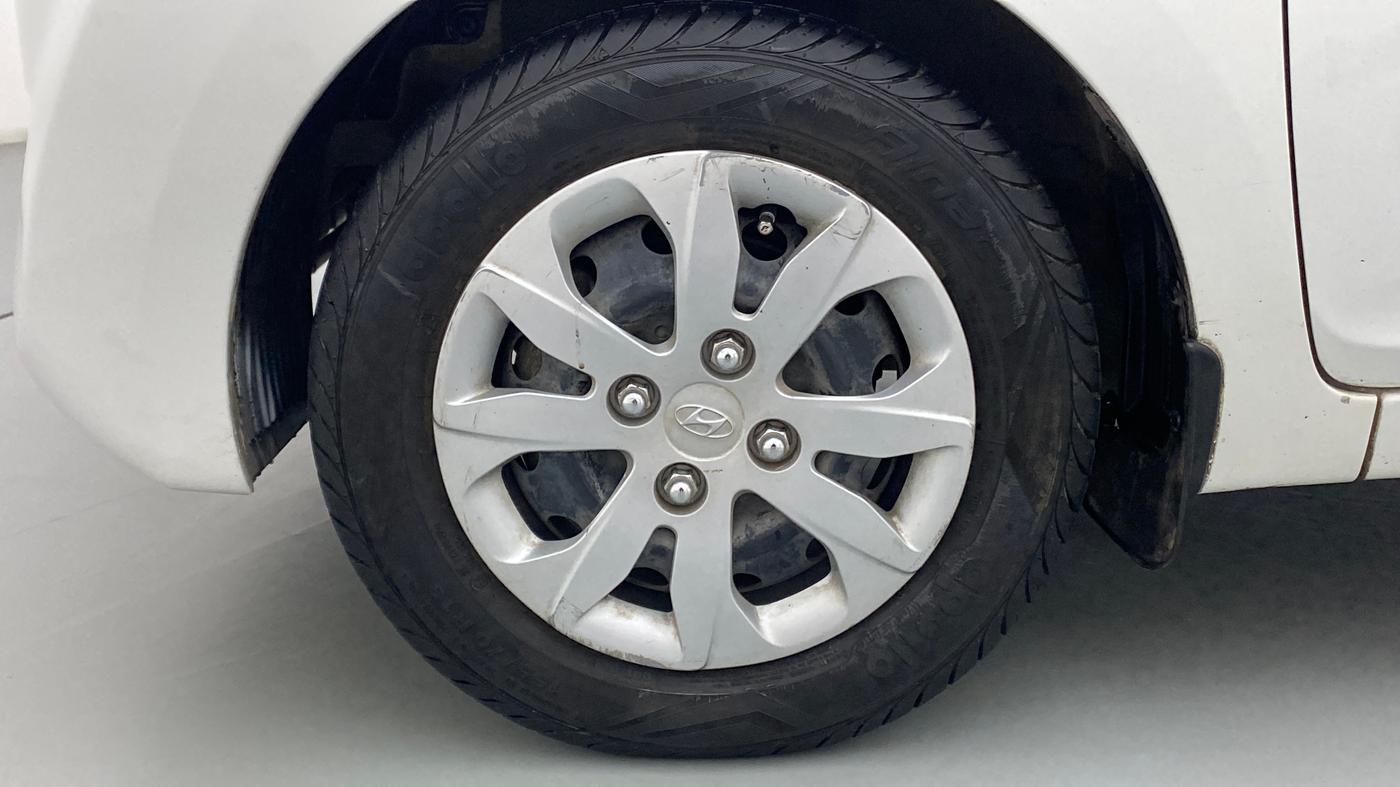 2017 Hyundai Eon MAGNA PLUS, Petrol, Manual, 22,576 km, Left Front Wheel