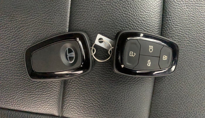 2021 Tata NEXON XZ PLUS PETROL, Petrol, Manual, 28,026 km, Key Close Up