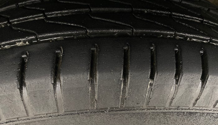 2021 Maruti Dzire VXI, Petrol, Manual, 91,598 km, Left Front Tyre Tread