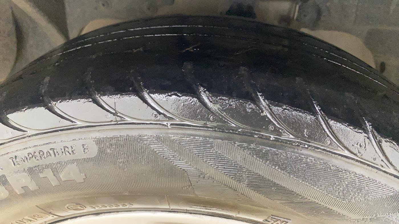 2018 Ford Figo Aspire TITANIUM 1.2 PETROL, CNG, Manual, 45,212 km, Left Front Tyre Tread