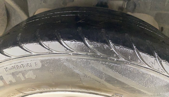 2018 Ford Figo Aspire TITANIUM 1.2 PETROL, CNG, Manual, 44,366 km, Left Front Tyre Tread