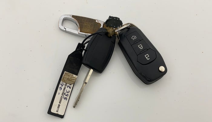 2018 Ford Figo Aspire TITANIUM 1.2 PETROL, CNG, Manual, 44,366 km, Key Close Up