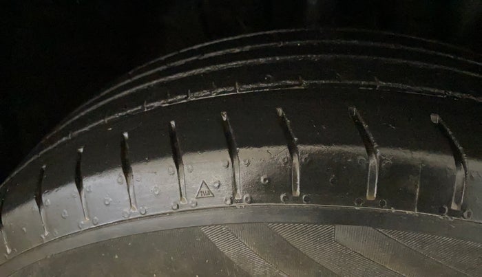 2021 Hyundai VENUE S 1.2, Petrol, Manual, 31,948 km, Right Front Tyre Tread