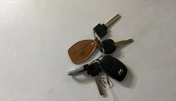 2021 Hyundai VENUE S 1.2, Petrol, Manual, 31,948 km, Key Close Up