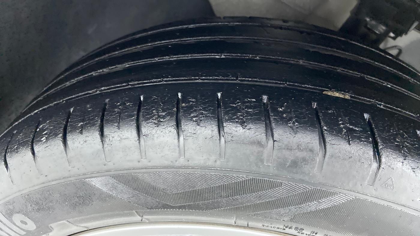 2017 Hyundai Elite i20 ASTA 1.2, Petrol, Manual, 31,450 km, Left Front Tyre Tread