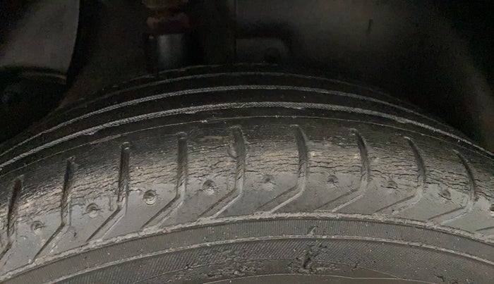 2016 Hyundai Creta SX PLUS AT 1.6 DIESEL, Diesel, Automatic, 98,153 km, Right Rear Tyre Tread