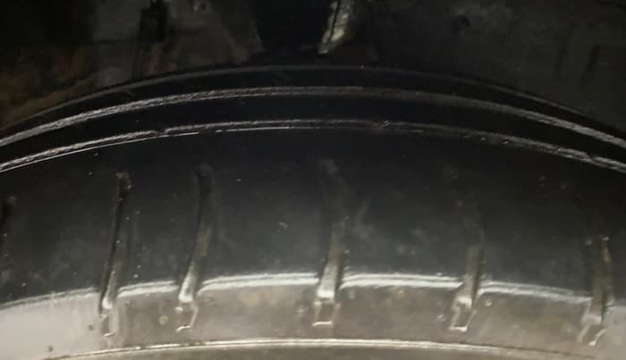 2013 Hyundai i10 ERA 1.1, Petrol, Manual, 1,13,644 km, Right Front Tyre Tread