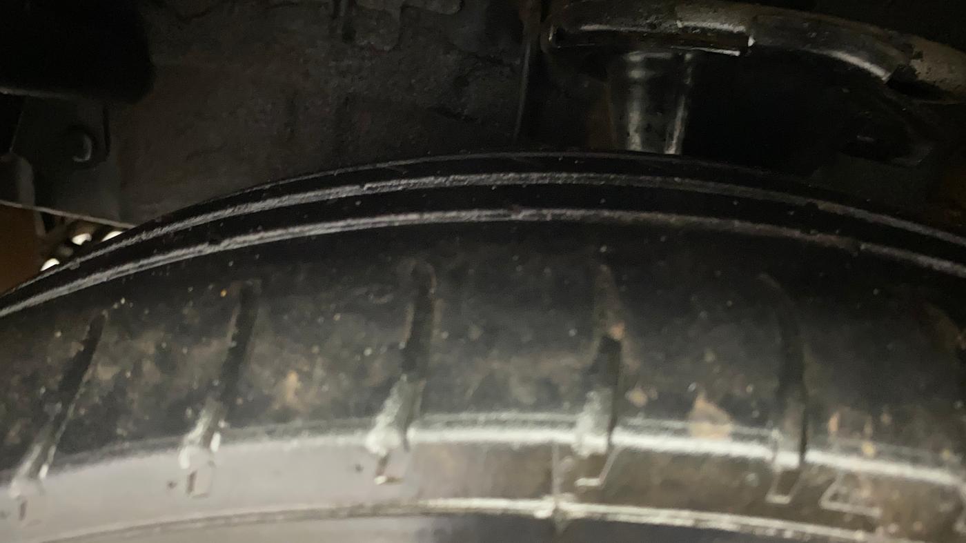 2013 Hyundai i10 ERA 1.1, Petrol, Manual, 1,13,644 km, Left Front Tyre Tread