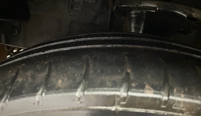 2013 Hyundai i10 ERA 1.1, Petrol, Manual, 1,13,644 km, Left Front Tyre Tread