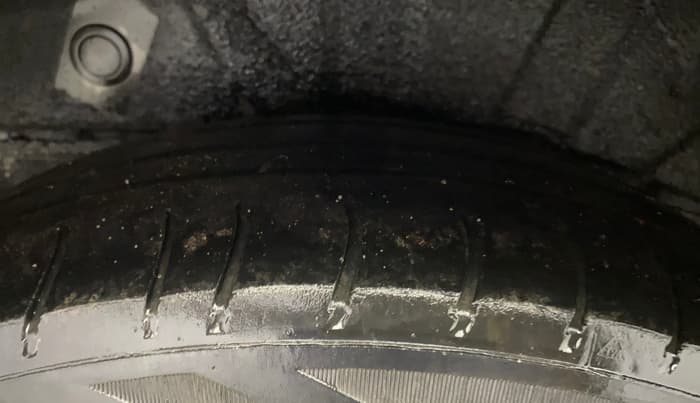 2013 Hyundai i10 ERA 1.1, Petrol, Manual, 1,13,644 km, Right Rear Tyre Tread