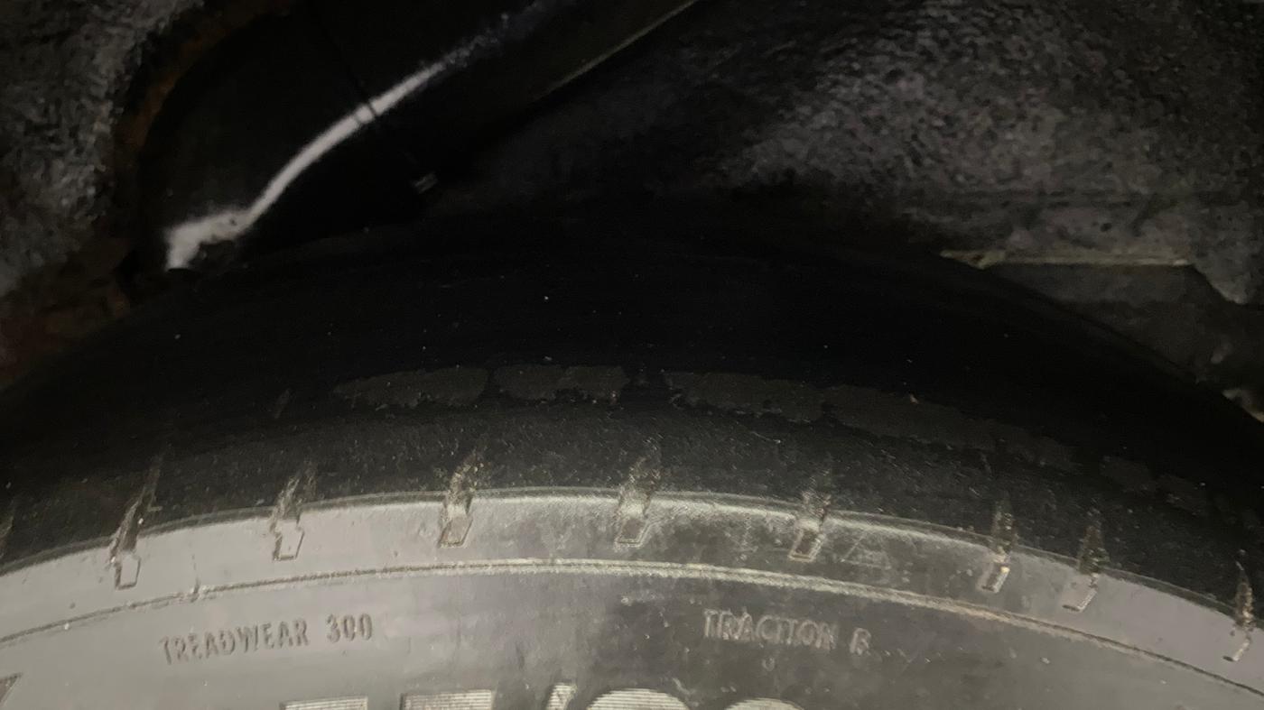 2013 Hyundai i10 ERA 1.1, Petrol, Manual, 1,13,644 km, Left Rear Tyre Tread