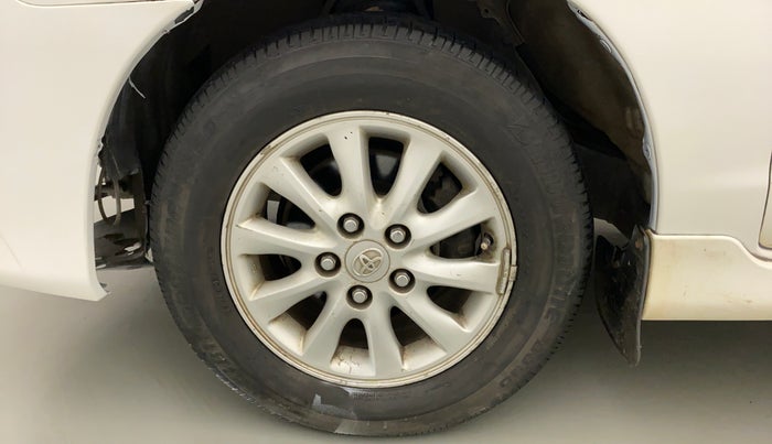 2014 Toyota Innova 2.5 VX 8 STR, Diesel, Manual, 82,235 km, Left Front Wheel