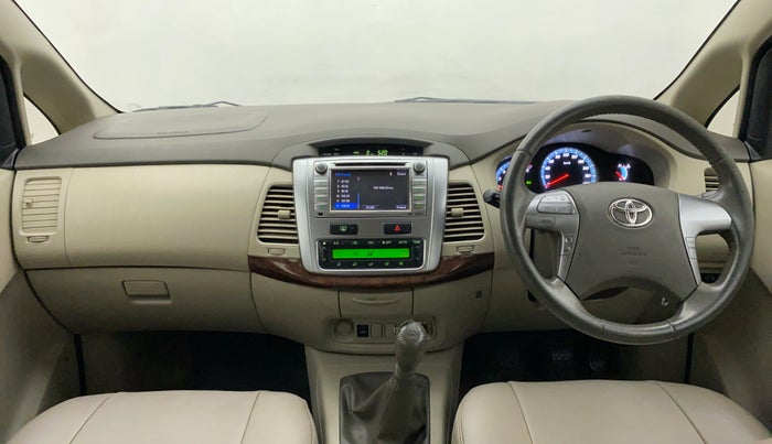 2014 Toyota Innova 2.5 VX 8 STR, Diesel, Manual, 82,235 km, Dashboard