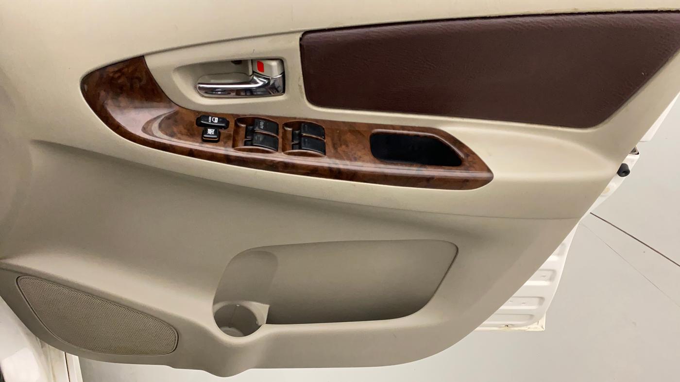 2014 Toyota Innova 2.5 VX 8 STR, Diesel, Manual, 82,235 km, Driver Side Door Panels Control